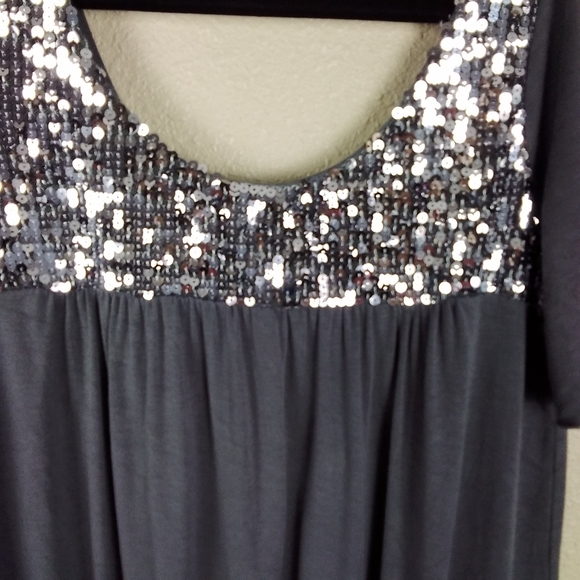 Gibson Gray Sequin Banded Hem Shirt - Picture 6 of 6